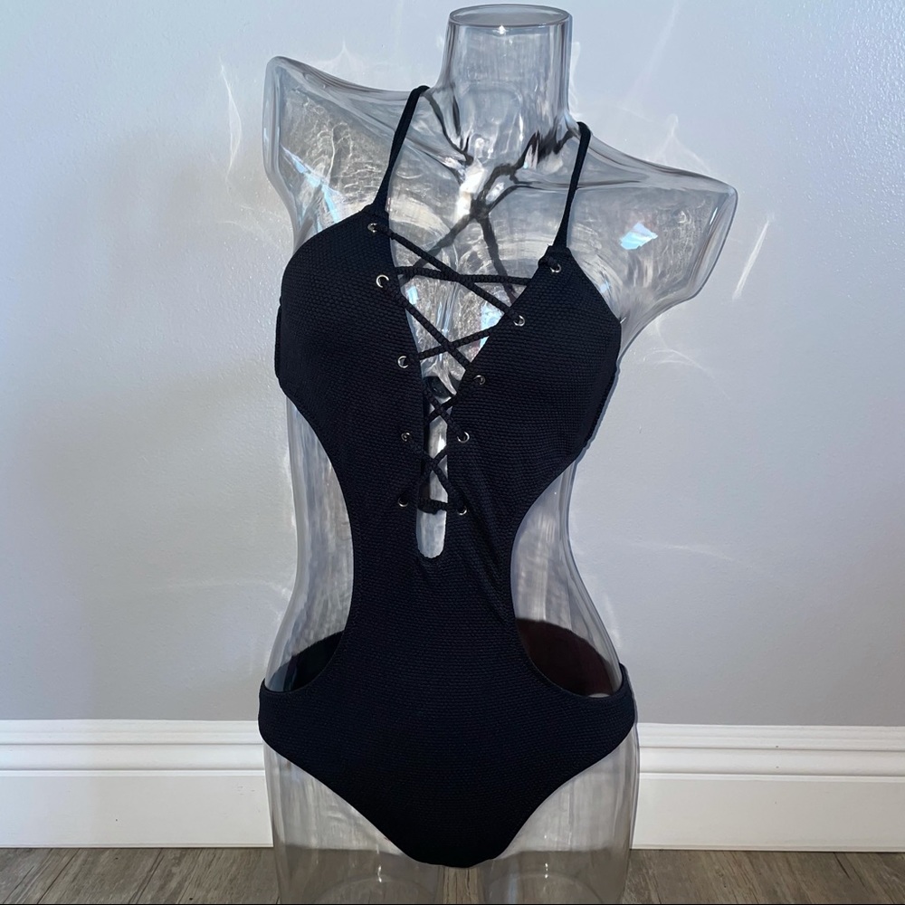 ONE PIECE SWIMSUIT
